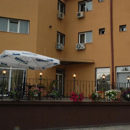 Hotel Liliacul Cluj-Napoca Luaran gambar
