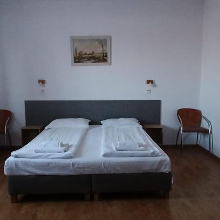 Hotel Liliacul Cluj-Napoca Luaran gambar