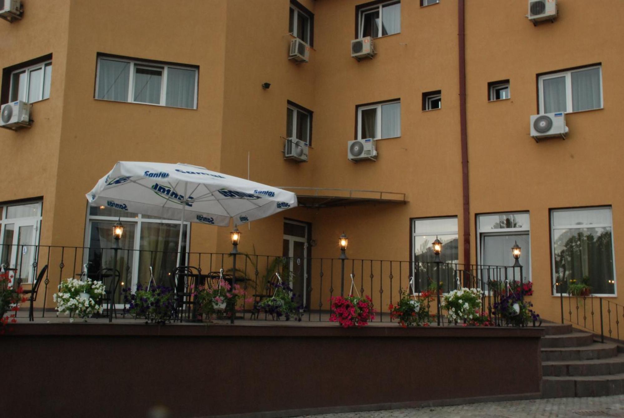 Hotel Liliacul Cluj-Napoca Luaran gambar