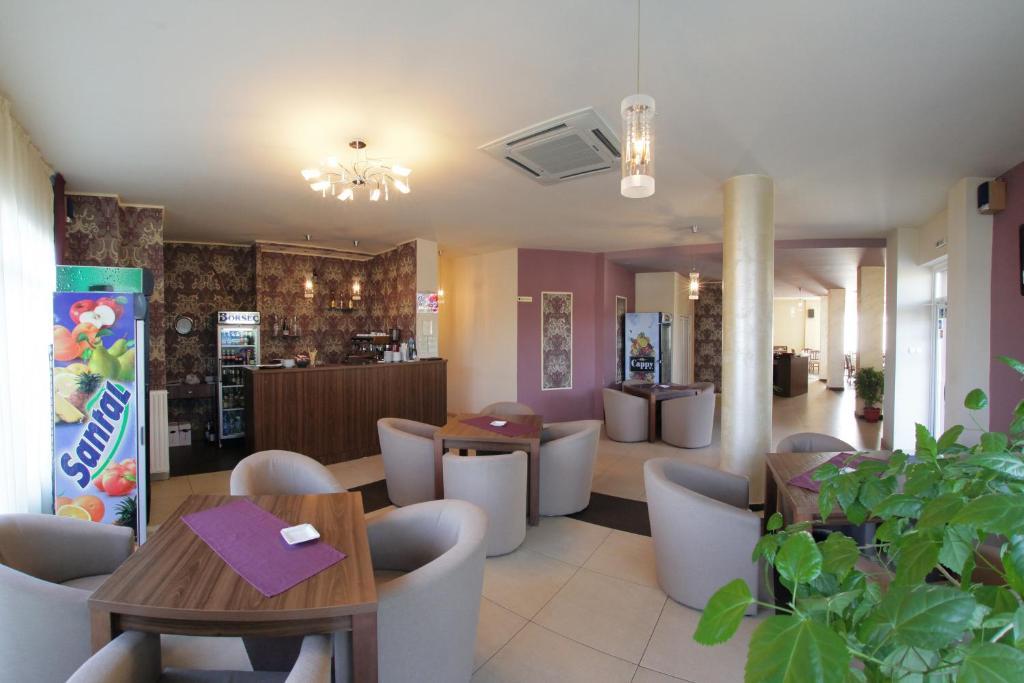 Hotel Liliacul Cluj-Napoca Luaran gambar